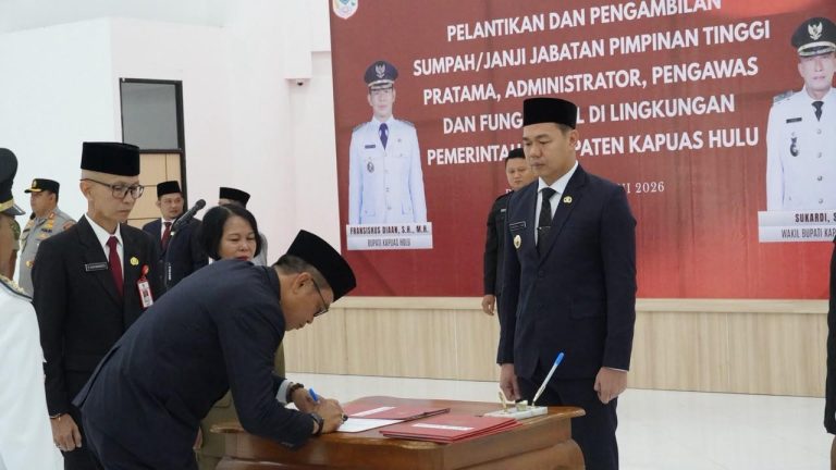 Bupati Kapuas Hulu Lantik 58 ASN pada Jabatan Pimpinan Tinggi Pratama, Administrator, Pengawas dan Fungsional